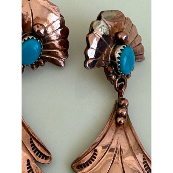 Vintage 80s Navajo Dangle Earrings Fan Shaped 925 Copper Gilt Running Bear - Picture 12 of 14